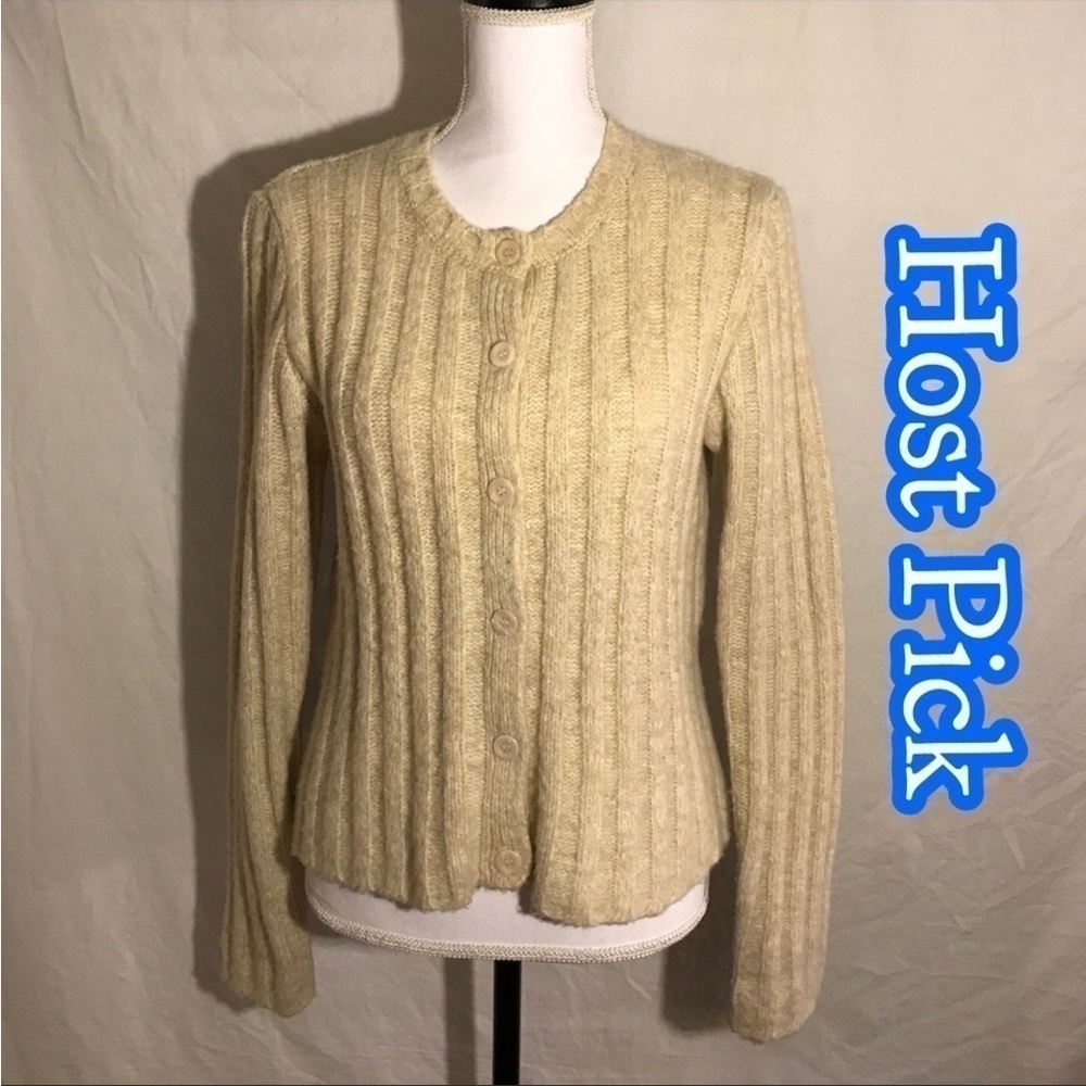 𝅺✅HOST Pick✅ The Limited Button Down Sweater, Size Medium
